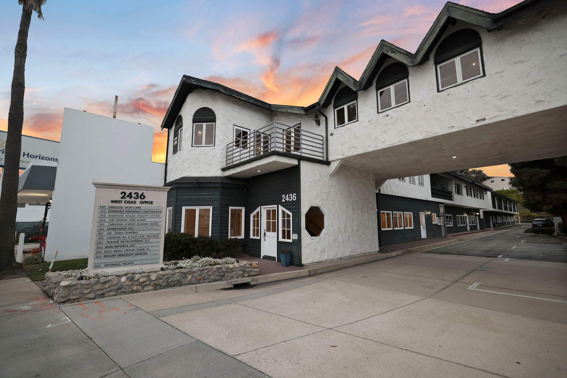 2436 W Coast Hwy, Newport Beach, CA à louer Photo du bâtiment- Image 1 de 26