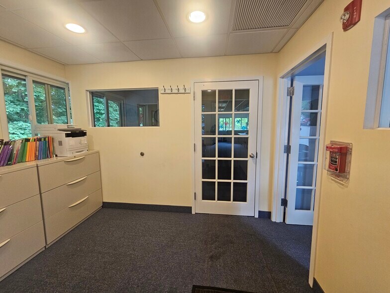 124 Main St, Huntington, NY à louer - Photo du bâtiment - Image 3 de 17