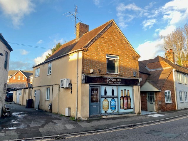 14 Charnham St, Hungerford à louer - Photo du bâtiment - Image 1 de 2