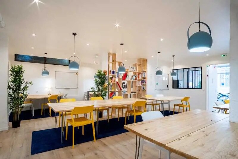 Office in Bordeaux for lease - Interior Photo - Image 2 of 9