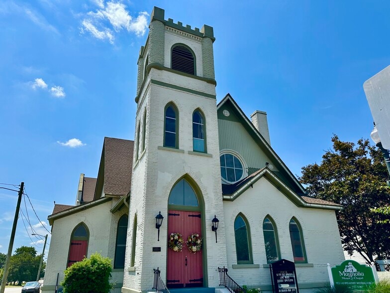 1424 E Main St, Humboldt, TN for sale - Primary Photo - Image 1 of 26