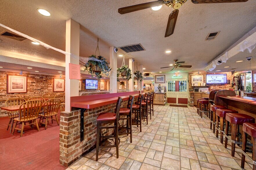 2101 L & 2107 L St. Retail portefeuille de 2 propriétés à vendre sur LoopNet.ca - Photo du bâtiment - Image 3 de 11