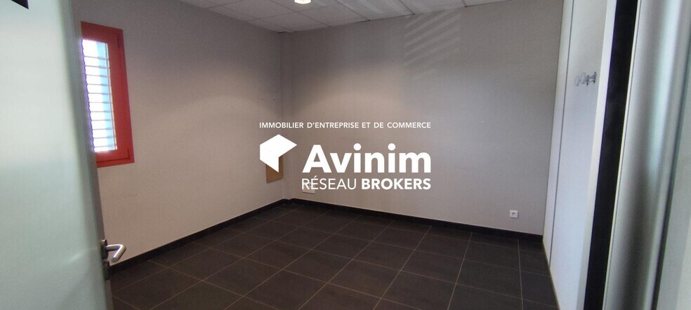 Office in Villeneuve-lès-Bouloc for lease - Interior Photo - Image 3 of 3