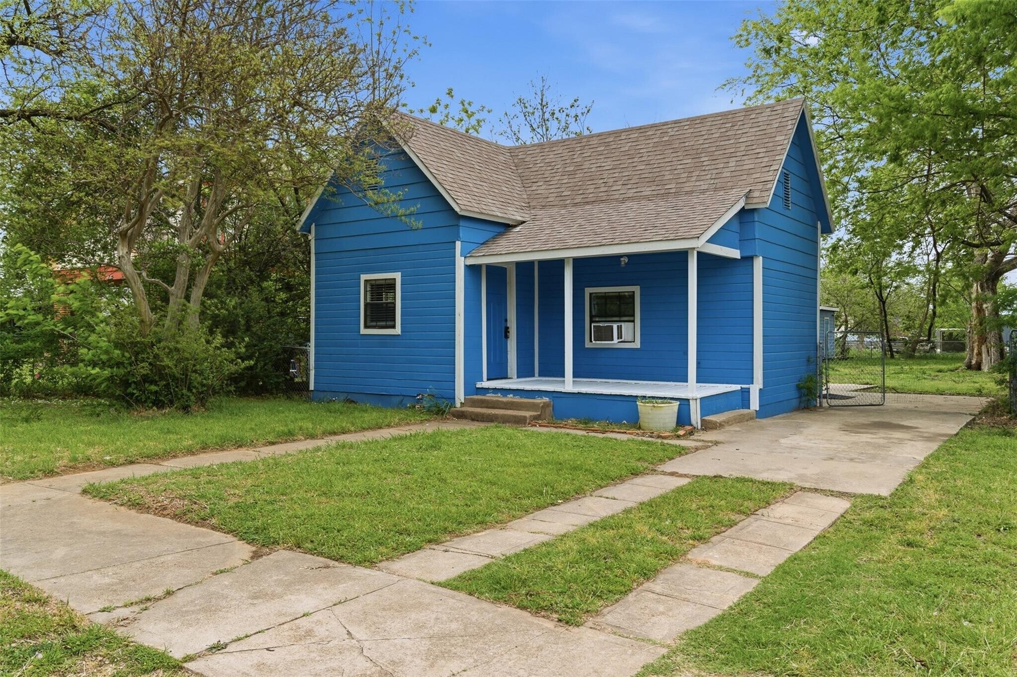 127 E Walker St, Denison, TX for sale Primary Photo- Image 1 of 2