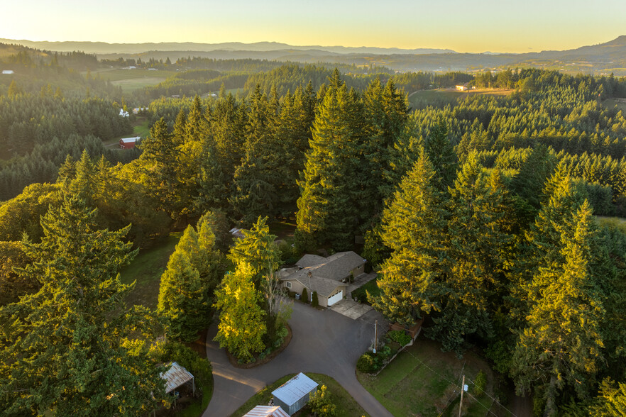 20180 NE Sunnycrest Rd, Newberg, OR à vendre - Photo du bâtiment - Image 1 de 48