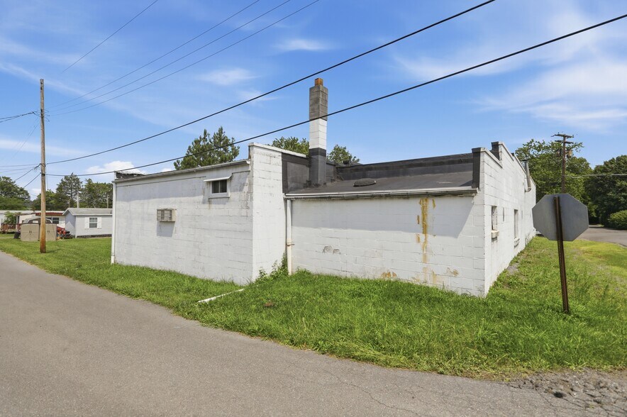 455 Center Ave, Romney, WV à vendre - Photo du bâtiment - Image 3 de 27