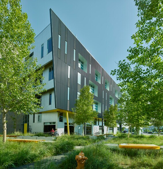 3455 Ringsby Ct, Denver, CO à louer - Photo du bâtiment - Image 1 de 15