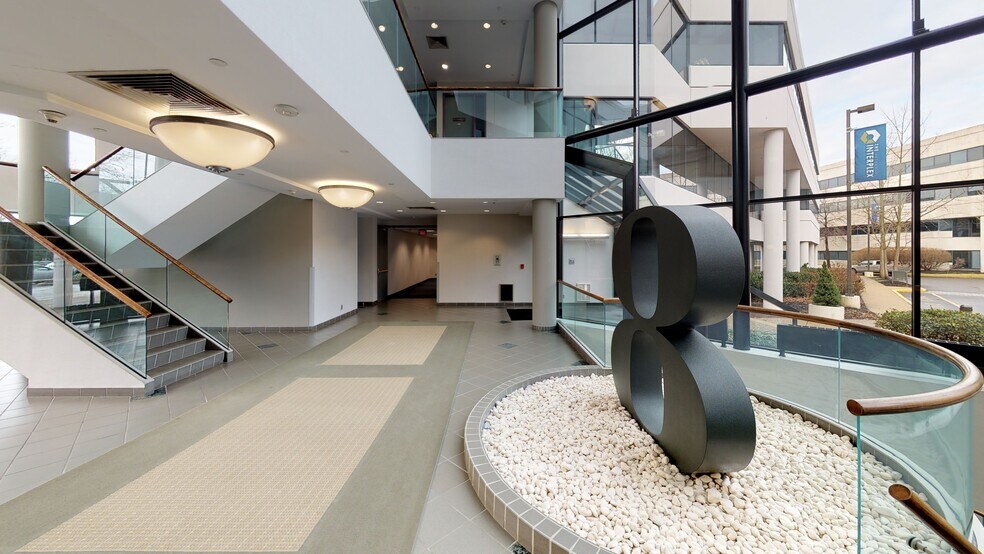 8 Neshaminy Interplex, Trevose, PA à louer - Numérisation 3D de Matterport - Image 2 de 14