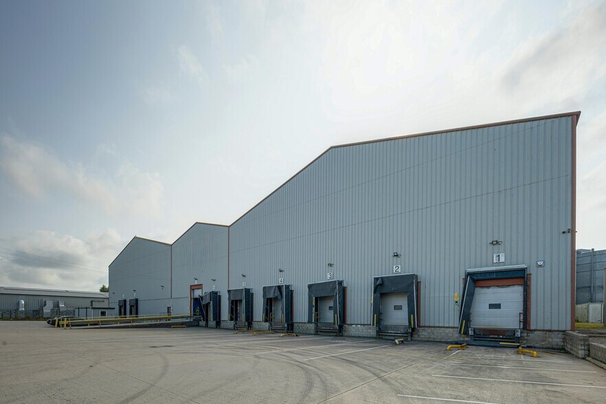 2 Unit 34c Zone 2, Deeside Industrial Estate Av, Pentre à louer - Photo du bâtiment - Image 3 de 11