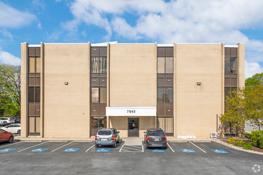 7845 Oakwood Rd, Glen Burnie, MD for lease - Building Photo - Image 2 of 6