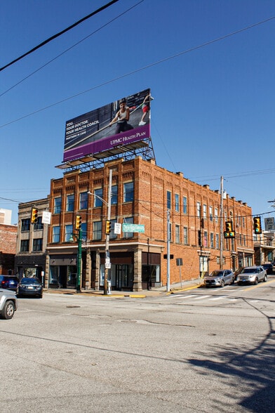 100-102 E Eighth Ave, Homestead, PA for lease - Building Photo - Image 3 of 5