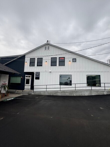 363-371 N Old Newport Blvd, Newport Beach, CA à louer - Photo du bâtiment - Image 3 de 7