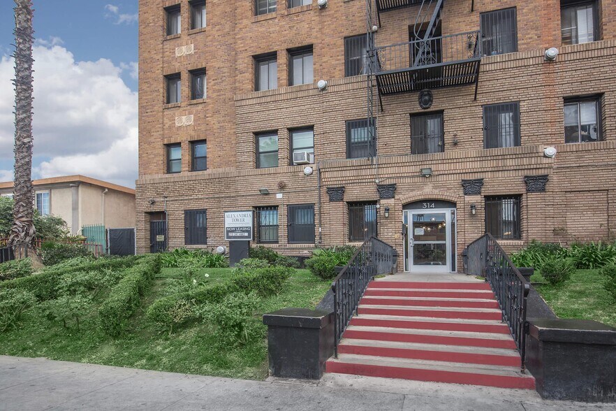 314 S Alexandria Ave, Los Angeles, CA à vendre - Photo du bâtiment - Image 2 de 26