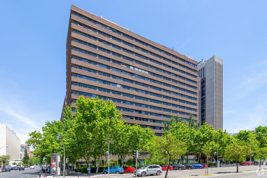 Paseo Castellana, 135, Madrid, Madrid à louer - Photo du bâtiment - Image 2 de 3