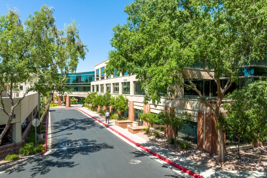 8601 N Scottsdale Rd, Scottsdale, AZ à louer - Photo du bâtiment - Image 2 de 8