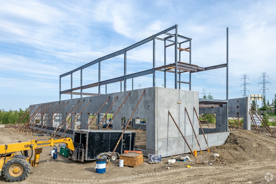 5003 28 St NW, Edmonton, AB for lease - Building Photo - Image 3 of 3