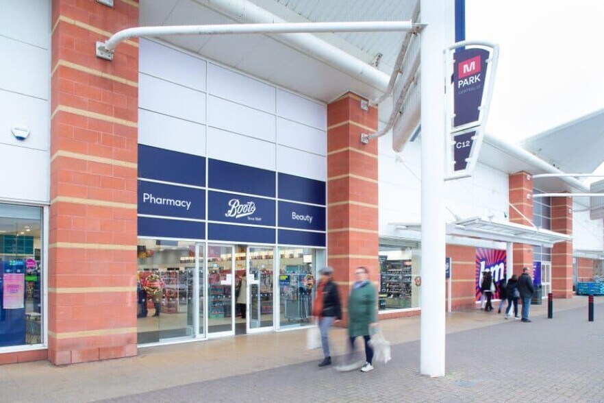 8 Derby Rd, Southport à louer - Photo du bâtiment - Image 3 de 7