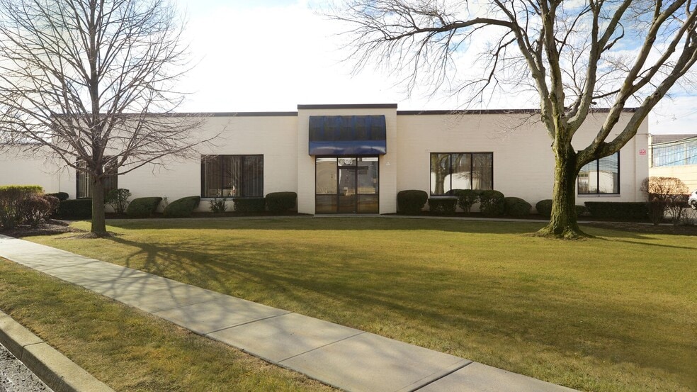 700 Dowd Ave, Elizabeth, NJ à louer - Photo du bâtiment - Image 1 de 3