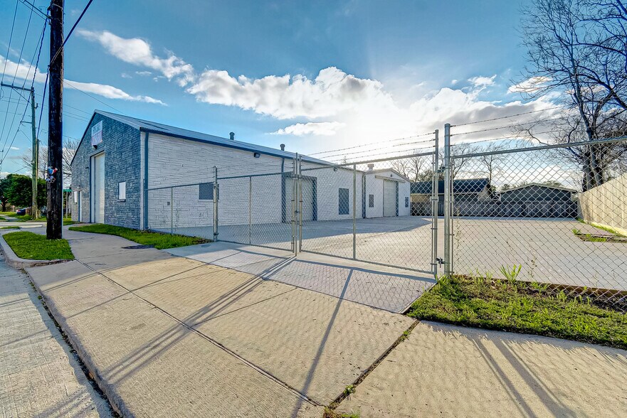 1110 Central St, Houston, TX for sale - Building Photo - Image 1 of 24