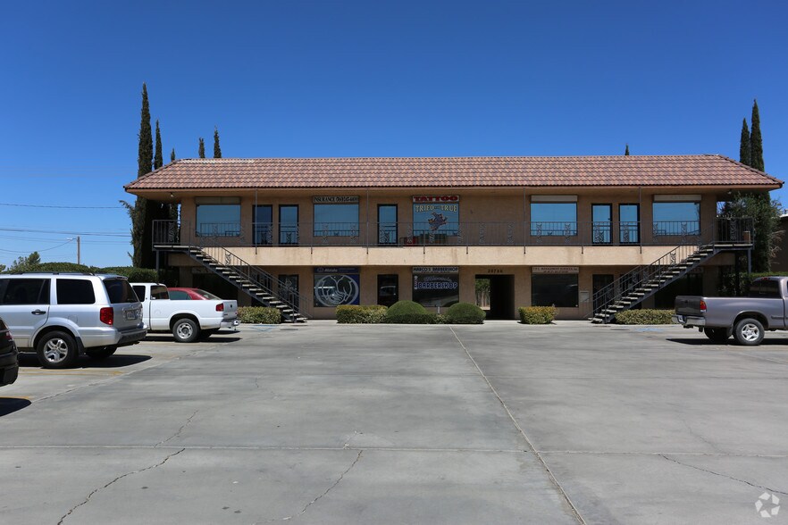 20786 Bear Valley Rd, Apple Valley, CA à louer - Photo principale - Image 1 de 10