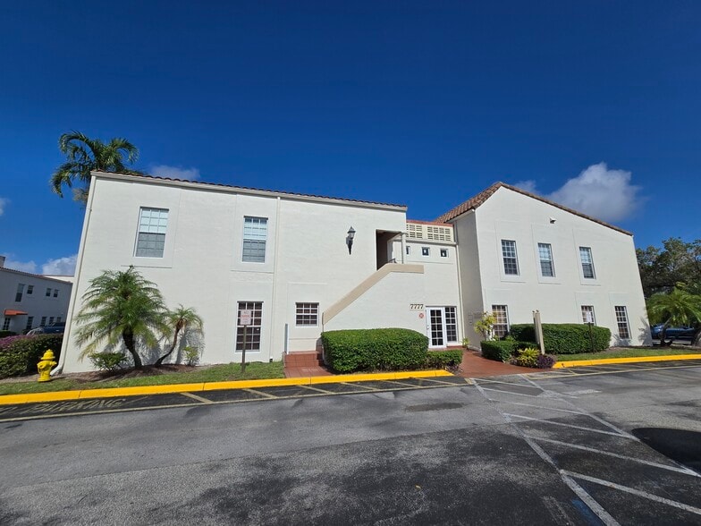 7777 N University Dr, Tamarac, FL for sale - Building Photo - Image 2 of 36