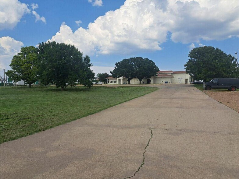 1401 W US Highway 54, Pratt, KS à louer - Photo du bâtiment - Image 3 de 20