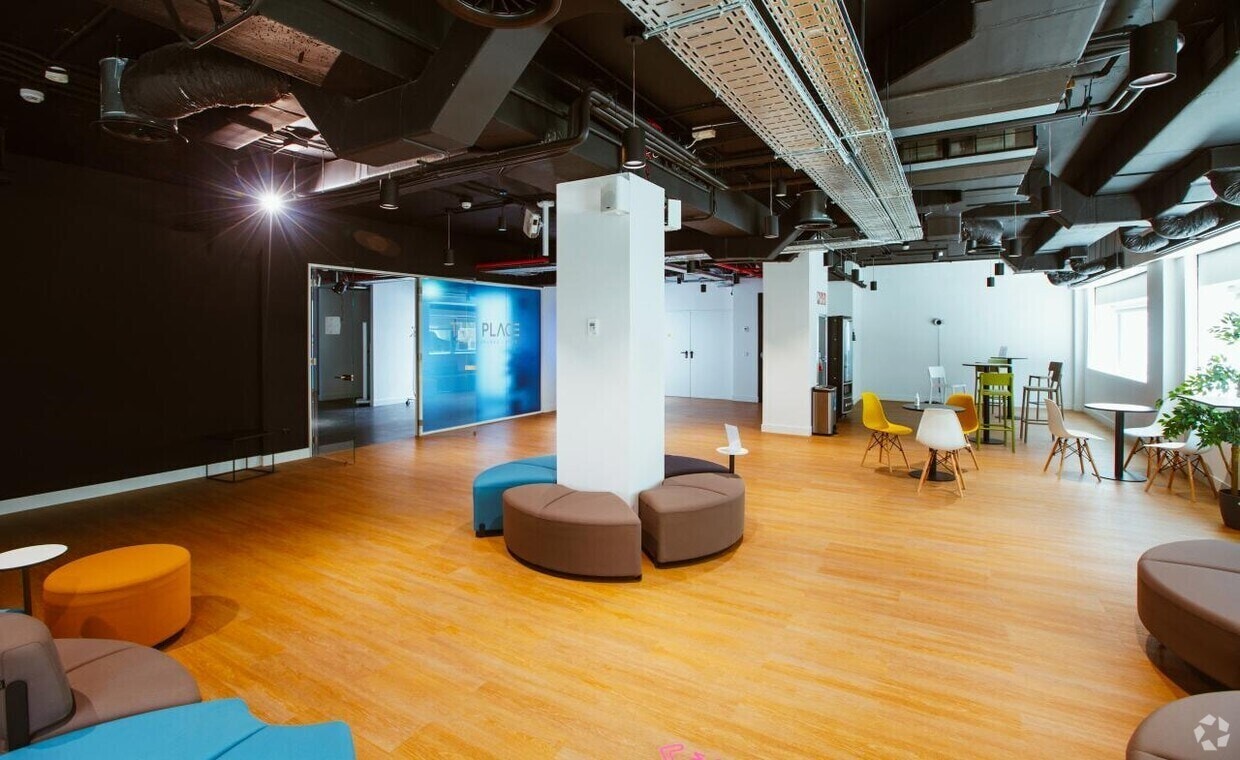 Calle de Torregalindo, 1, Madrid, Madrid for lease Interior Photo- Image 1 of 9