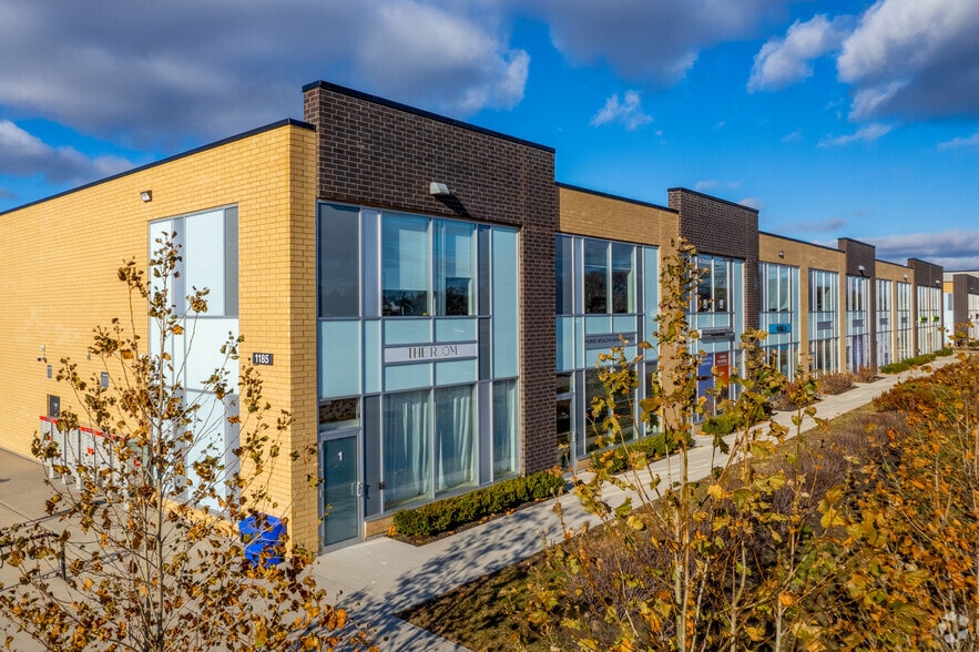 1185 Queensway E, Mississauga, ON à vendre - Photo du bâtiment - Image 2 de 4