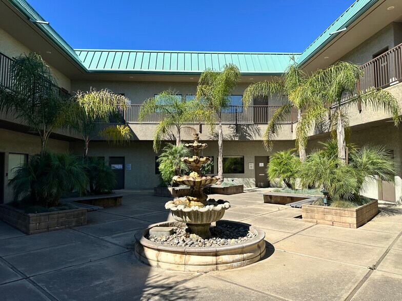 218-222 W Carmen Ln, Santa Maria, CA à vendre - Photo du bâtiment - Image 3 de 6