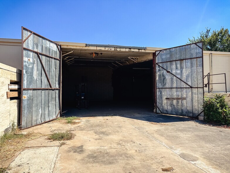 512 Jones St, Gonzales, TX à vendre - Photo du bâtiment - Image 2 de 8