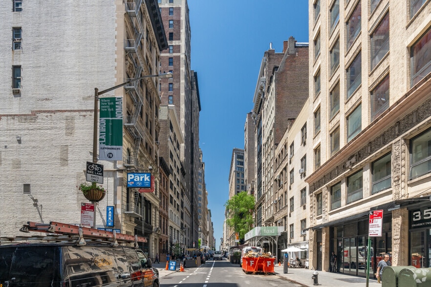 25 E 21st St, New York, NY for sale - Building Photo - Image 3 of 8