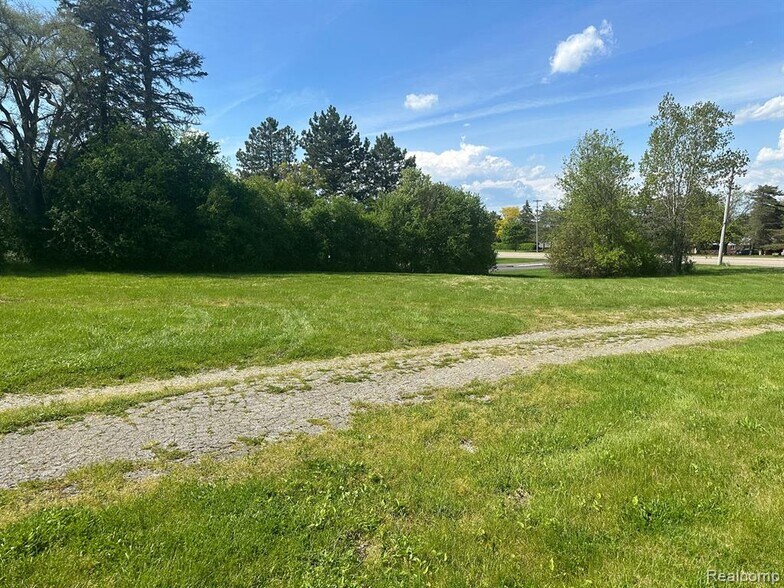 8000 S Saginaw Rd, Grand Blanc, MI à vendre - Autre - Image 3 de 4