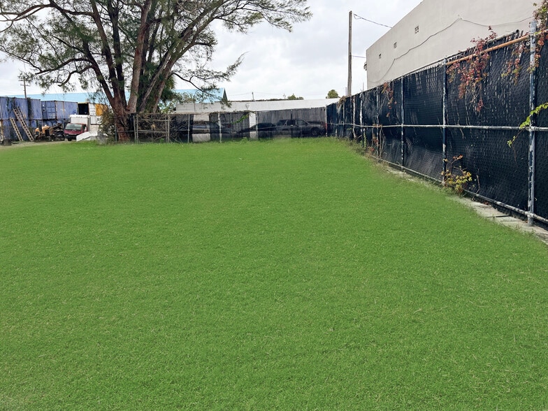 824 N Dixie Hwy, Hollywood, FL à vendre - Photo du bâtiment - Image 3 de 3