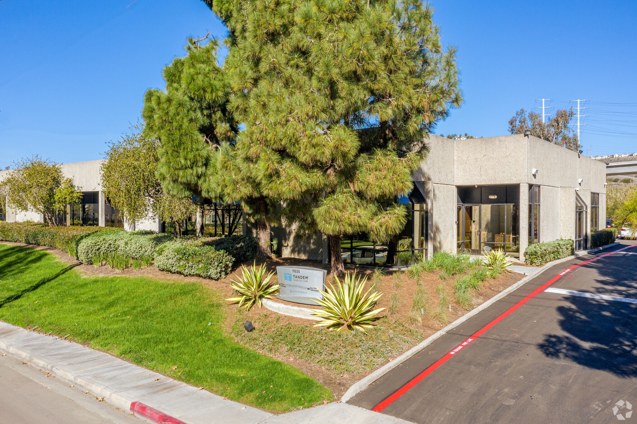 11035 Roselle St, San Diego, CA à vendre Photo du bâtiment- Image 1 de 6