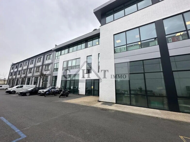 Industrial in Ivry-sur-Seine for lease - Building Photo - Image 1 of 8