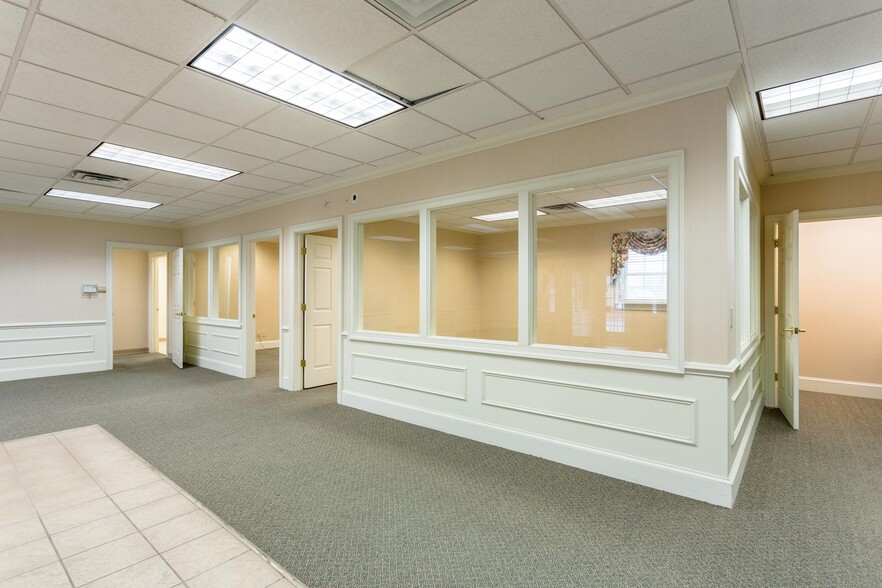 9972 Spotswood Trl, Mcgaheysville, VA for lease - Interior Photo - Image 3 of 24