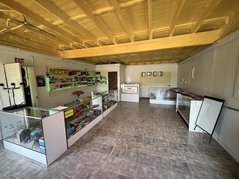 711 S Mirick Ave, Denison, TX for sale - Interior Photo - Image 3 of 4