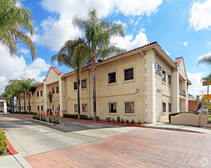 1937 W Chapman Ave, Orange, CA à vendre - Photo du bâtiment - Image 2 de 7