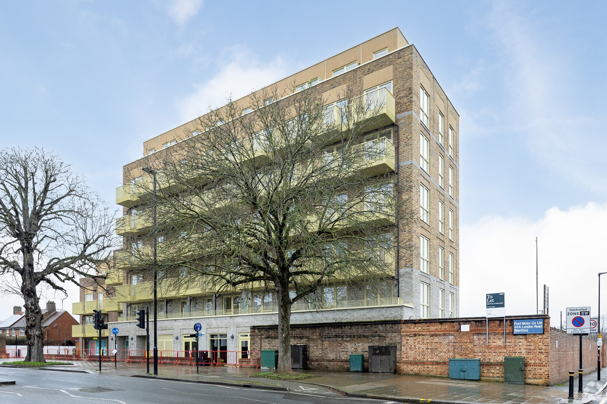 Retail in 50-52 London Rd, Brentford for lease Primary Photo- Image 1 of 5