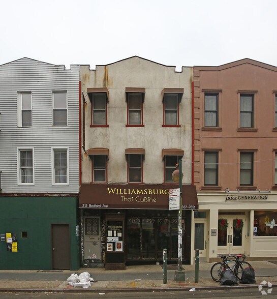 212 Bedford Ave, Brooklyn, NY à louer - Photo du bâtiment - Image 2 de 16