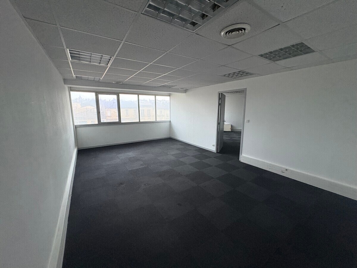 74 Rue Georges Bonnac, Bordeaux, GIR 33000 -  -  - Interior Photo - Image 1 of 5