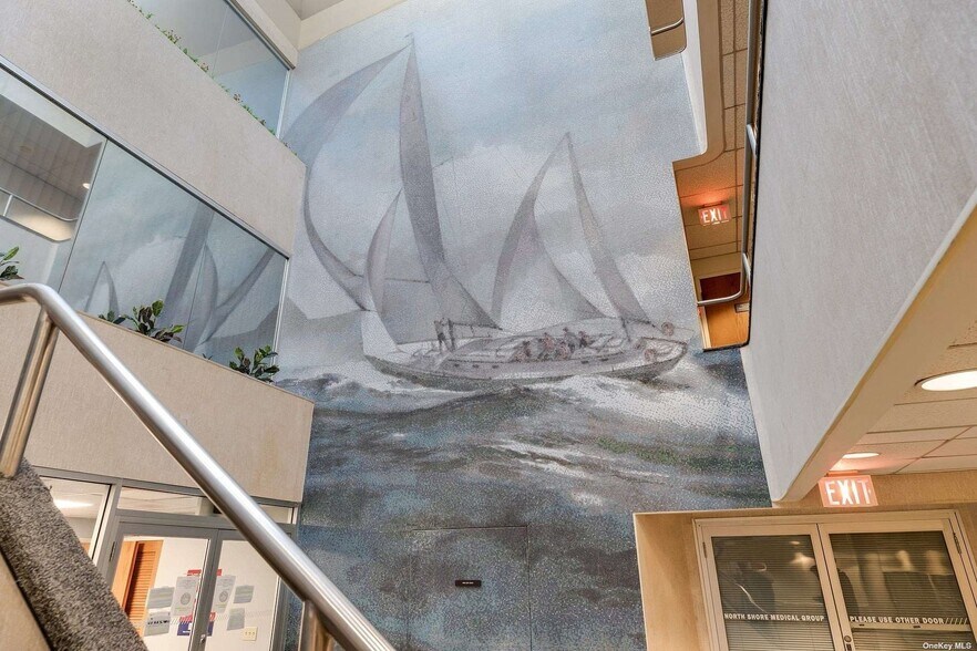 775 Park Ave, Huntington, NY à louer - Photo du bâtiment - Image 3 de 8