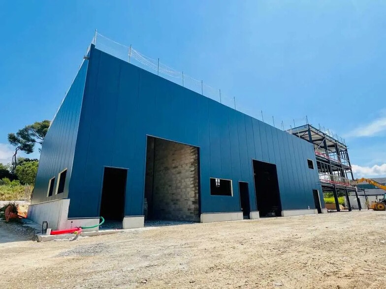 Flex in Marseille for lease - Building Photo - Image 1 of 8