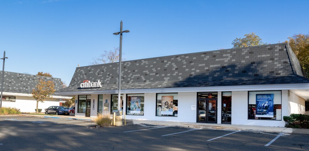 1-1 Park Plz, Glen Head, NY à louer - Photo du bâtiment - Image 3 de 13