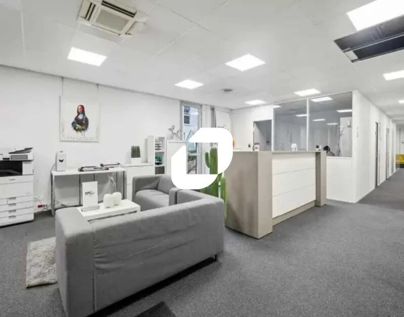 Office in Vélizy-Villacoublay for lease Interior Photo- Image 1 of 7
