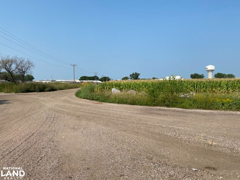 Arizona Ave NW, Huron, SD for sale - Primary Photo - Image 1 of 6