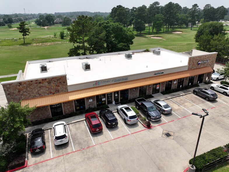 19059 Champion Forest Dr, Spring, TX à louer - Photo du bâtiment - Image 3 de 5