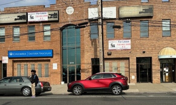 3219-3223 E Tremont Ave, Bronx, NY à louer - Photo du bâtiment - Image 2 de 9