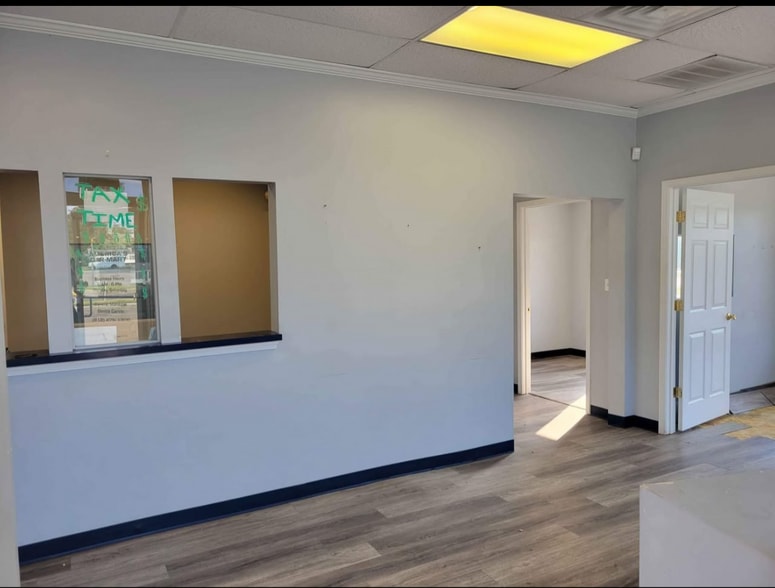 1223 E Riverside Dr, Evansville, IN for lease - Building Photo - Image 2 of 10