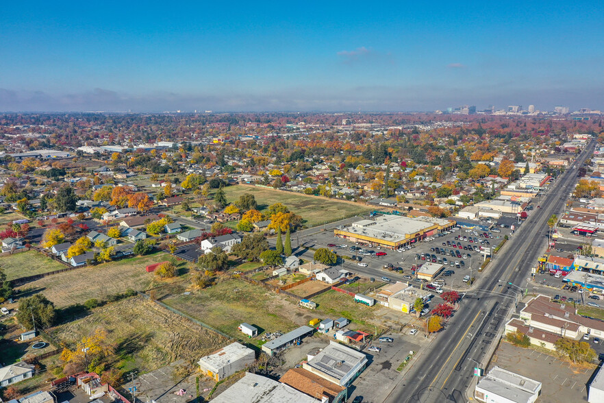 5200 Franklin Blvd, Sacramento, CA à vendre - Photo du bâtiment - Image 3 de 6